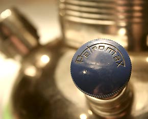 PETROMAX 829 - 500HK - Budeswehr - Pumpenknopf